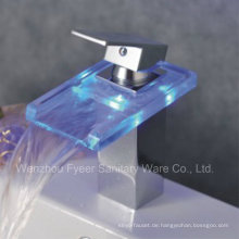 Selbst-Energie 3 Farbwasser-Mischbatterie LED-Becken-Hahn (QH0818FP)
